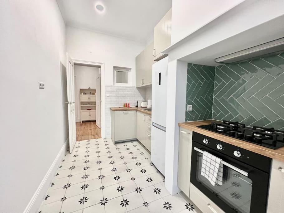 Apartamento Beautiful Gloria - 120m2 With A/c And Garden Lisboa